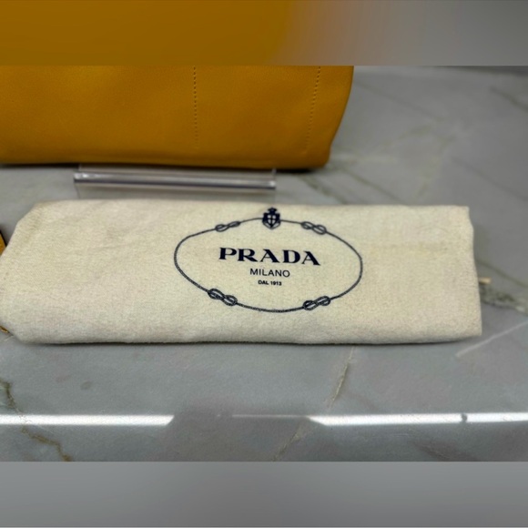 Low start-💎Prada Milano Leather Vintage Lock & Key Clutch with COA - Picture 11 of 13